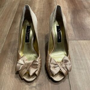 Nina Shoes Forbes Champagne Satin Heels 5.5M